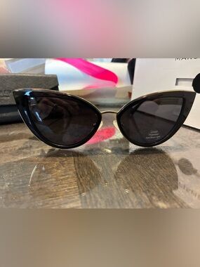 Black Cat-Eye Sunglasses with UV400 Protection